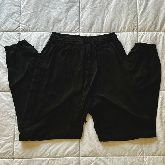 Victoria’s Secret PINK Jogger - Picture 2 of 3